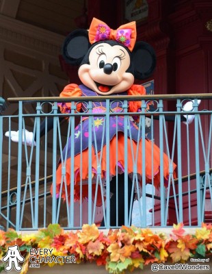 Minnie Mouse in the DLP - Halloween 2024 Outfit Minnie Mouse in the DLP - Halloween 2024 Outfit