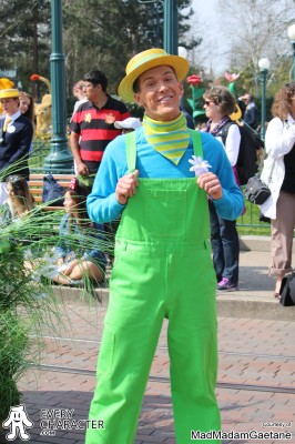 DLP - Goofy's Garden Party - Summer Gardener in Blue shirt without yellow jacket in the DLP - Goofy's Garden Party - Summer Outfit