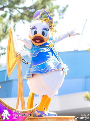 Daisy Duck in the TDR - 40th Anniversary - Dream-Go-Round Outfit Daisy Duck in the TDR - 40th Anniversary - Dream-Go-Round Outfit