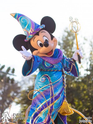 Mickey Mouse in the DLR - Magic Happens - Variation Outfit