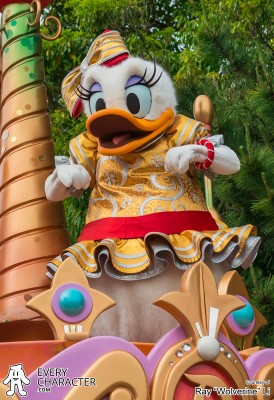 TDL - Happiness is Here Daisy Duck in the TDL - Happiness is Here Outfit