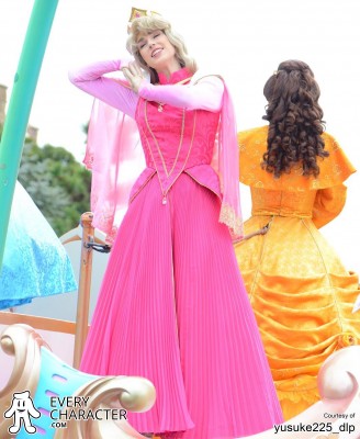 Aurora in the TDL - Happiness is Here - Cold Weather Outfit