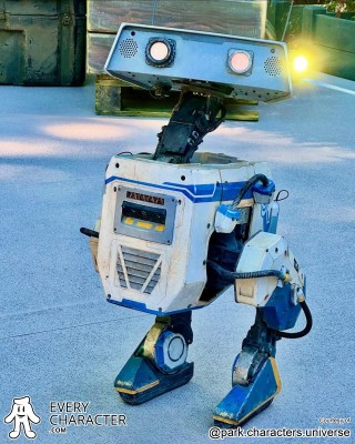Besh Blue BDX Droid in the BDX Droids Outfit Besh Blue BDX Droid in the BDX Droids Outfit