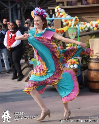 Mexican Dancers in the DLP - Music Festival - Miguel's Fiesta Latina Outfit Mexican Dancers in the DLP - Music Festival - Miguel's Fiesta Latina Outfit
