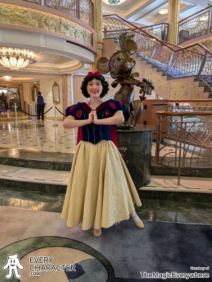 Snow White in the Regular Look - 2013-... Outfit Snow White in the Regular Look - 2013-... Outfit
