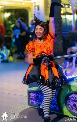 Parade Dancers in the DLR - Frightfully Fun Parade Outfit