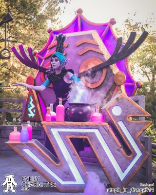 Yzma Villainous Pose