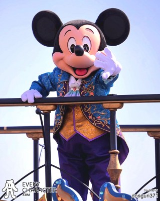 Mickey Mouse in the TDR - Fantasy Springs Outfit Mickey Mouse in the TDR - Fantasy Springs Outfit