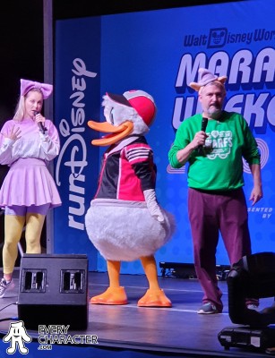 Donald Duck in the WDW - ESPN Outfit Donald Duck in the WDW - ESPN Outfit