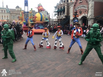 Cowboy Dancers in the DLP - Stars on Parade Outfit Cowboy Dancers in the DLP - Stars on Parade Outfit