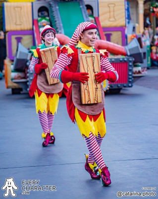 Elves in the DLR - A Christmas Fantasy Outfit