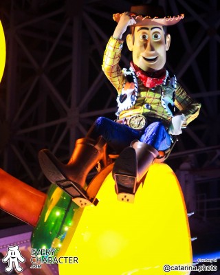 Woody in the DLR - Paint the Night Parade Outfit