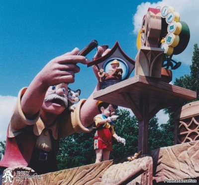 Opening to December 1999 Geppetto in the DLP - The Disney Parade Outfit Opening to December 1999 Geppetto in the DLP - The Disney Parade Outfit