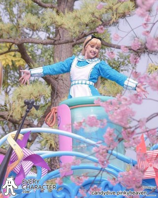 TDR - Dreaming Up! - Alternate Alice with Long sleeves in the TDR - Dreaming Up! - Alternate Outfit