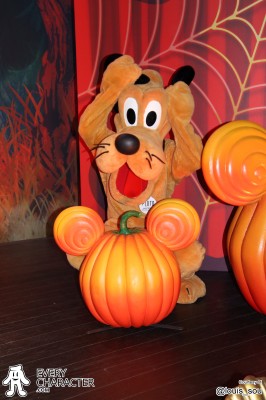 n his Halloween Themed Collar Pluto in the Regular Look - 2005-... Short Tongue Outfit