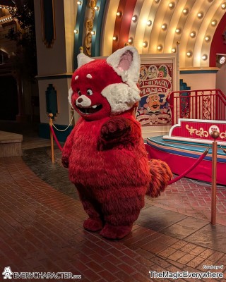 Red Panda Mei in the Regular Look - 2023 Outfit Red Panda Mei in the Regular Look - 2023 Outfit
