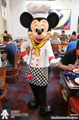 DLR - Goofy's Kitchen Mickey Mouse in the DLR - Goofy's Kitchen outfit