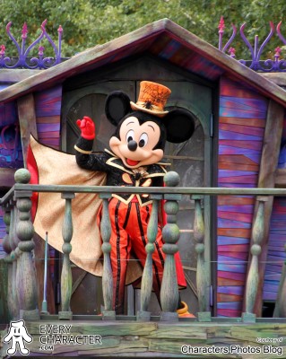 Mickey Mouse in Red suit in the DLP - Halloween - Mickey's Halloween Celebration (Mickey's Red Illusion) Outfit Mickey Mouse in Red suit in the DLP - Halloween - Mickey's Halloween Celebration (Mickey's Red Illusion) Outfit