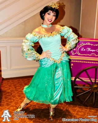 Jasmine in the DLP - Disneyland Hotel - 2024 Outfit