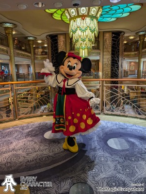 Minnie Mouse in Folk Dress in the DCL - Portugal Outfit Minnie Mouse in Folk Dress in the DCL - Portugal Outfit