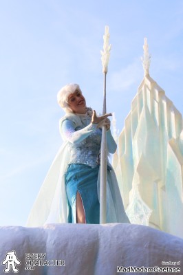 Queen Elsa - Winter Look - 2013-2019 Elsa with Blue dress in the Queen Elsa - Winter Look - 2013-2019 Outfit