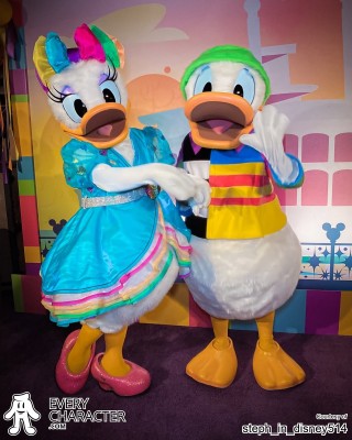 Donald Duck in the DLR - Rainbow - 2023 Outfit Donald Duck in the DLR - Rainbow - 2023 Outfit