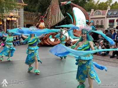Ocean Wave Dancers in the DLR - Magic Happens Outfit Ocean Wave Dancers in the DLR - Magic Happens Outfit