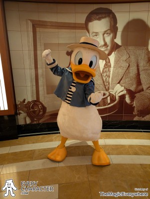 Donald Duck in Blue Jack and Straw Hat in the DCL - Italy Outfit Donald Duck in Blue Jack and Straw Hat in the DCL - Italy Outfit