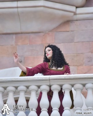 Mother Gothel in the Regular Look - 2025 Outfit Mother Gothel in the Regular Look - 2025 Outfit