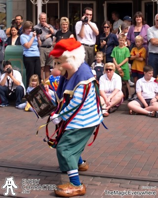 Smee in the DLP - Toon Circus Parade Outfit