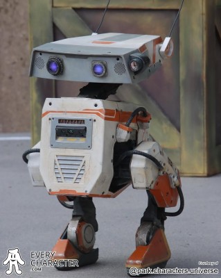Oscar Orange BDX Droid in the BDX Droids Outfit Oscar Orange BDX Droid in the BDX Droids Outfit