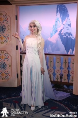 Elsa in Frozen 2 Royal Elsa in Frozen 2 Royal