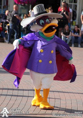 Darkwing Duck in the Regular Look - 1991-... Outfit Darkwing Duck in the Regular Look - 1991-... Outfit
