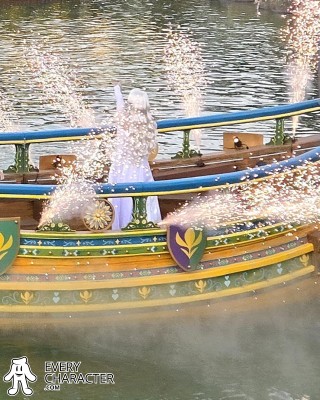 Elsa in Frozen 2 Royal in the Regular Look (Frozen 2)- 2019-... Outfit Elsa in Frozen 2 Royal in the Regular Look (Frozen 2)- 2019-... Outfit