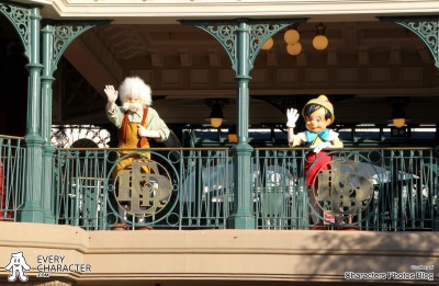Geppetto and Pinocchio say Good Night