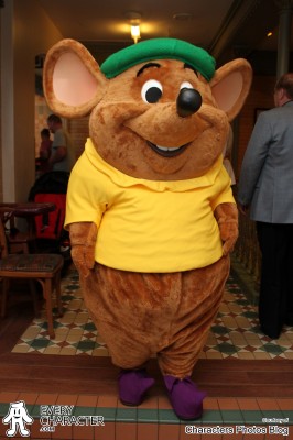 Gus Gus in the Regular Look - 2003-... - Brown Outfit Gus Gus in the Regular Look - 2003-... - Brown Outfit
