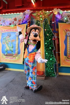 WDW - AK - Donald's Dino-Bash Christmas Goofy in the WDW - AK - Donald's Dino-Bash Christmas outfit