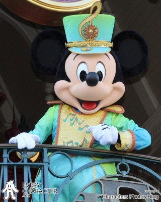 Mickey Mouse in the DLP - Music Festival Outfit Mickey Mouse in the DLP - Music Festival Outfit