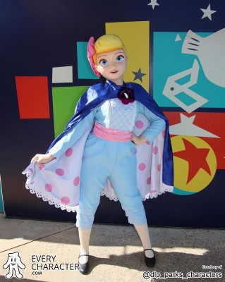 Little Bo Peep in Longsleeves & cape in the Little Bo Peep - Winter Look - 2019-... Cape Outfit