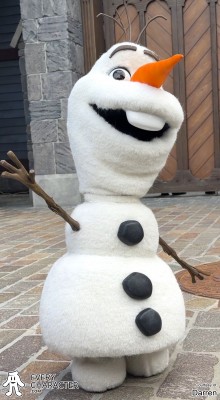 Waving Olaf