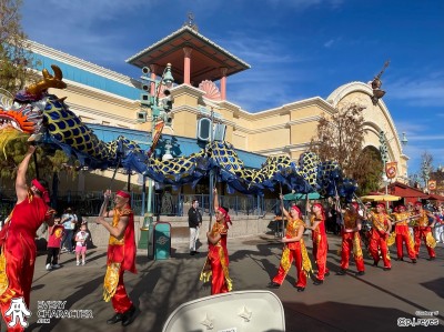 Chinese Dragons in the DCA - Mulan's Lunar New Year Procession Outfit Chinese Dragons in the DCA - Mulan's Lunar New Year Procession Outfit