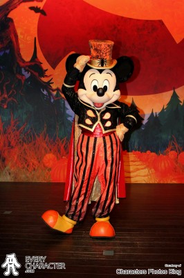 DLP - Halloween - Mickey's Halloween Celebration (Mickey's Red Illusion) Mickey Mouse in Red suit in the DLP - Halloween - Mickey's Halloween Celebration (Mickey's Red Illusion) outfit