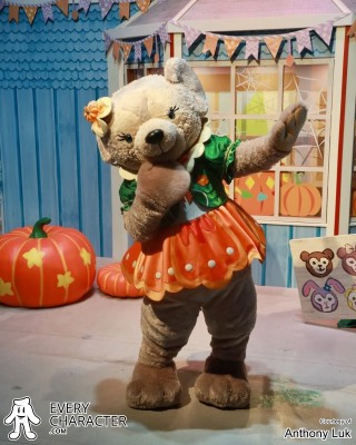 ShellieMay the Disney Bear (シェリーメイ) in the HKDL - Halloween 2025 Outfit ShellieMay the Disney Bear (シェリーメイ) in the HKDL - Halloween 2025 Outfit